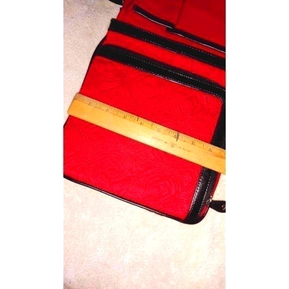4@30.00 or 30.00 NWOT Ladies Crossbody Bag by COLDWATER CREEK - Picture 8 of 11
